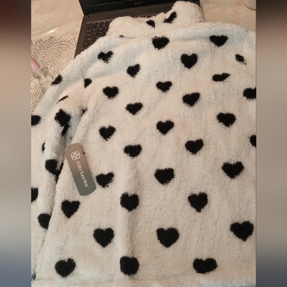Daisy Fuentes White and Black Heart Sweater